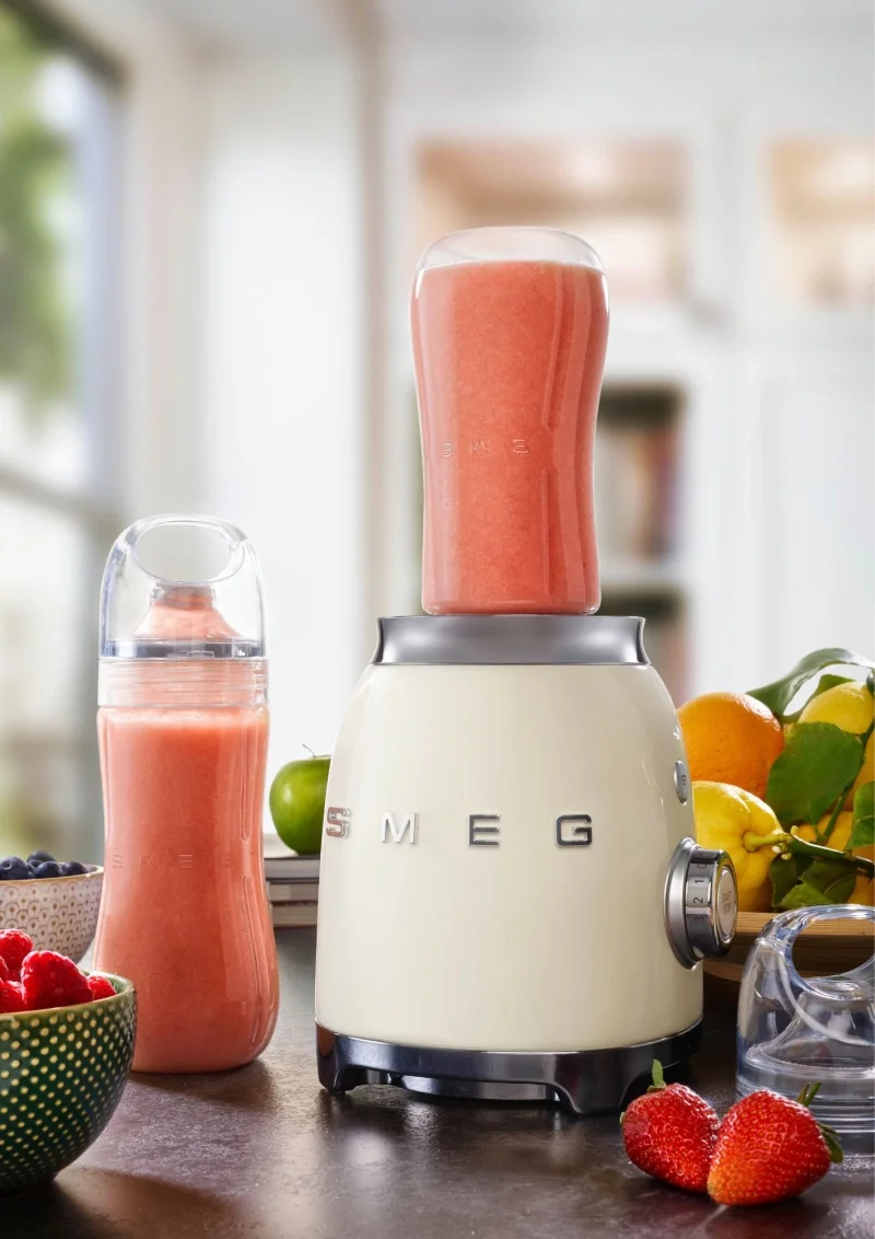 Аксесоари дребни уреди Бутилка Smeg BGF02