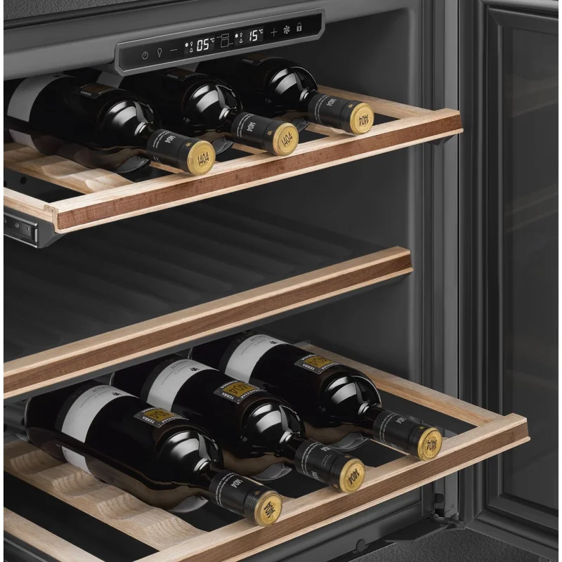 Виноохладители Виноохладител за вграждане Smeg CVI129G