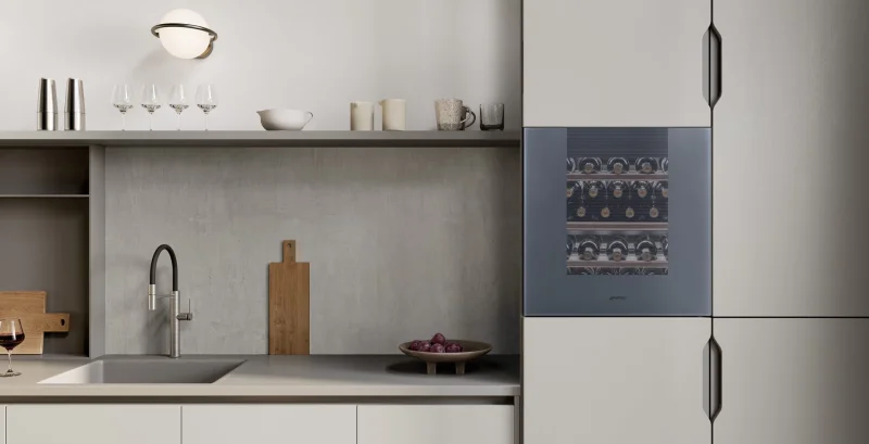 Виноохладители Виноохладител за вграждане Smeg CVI129G