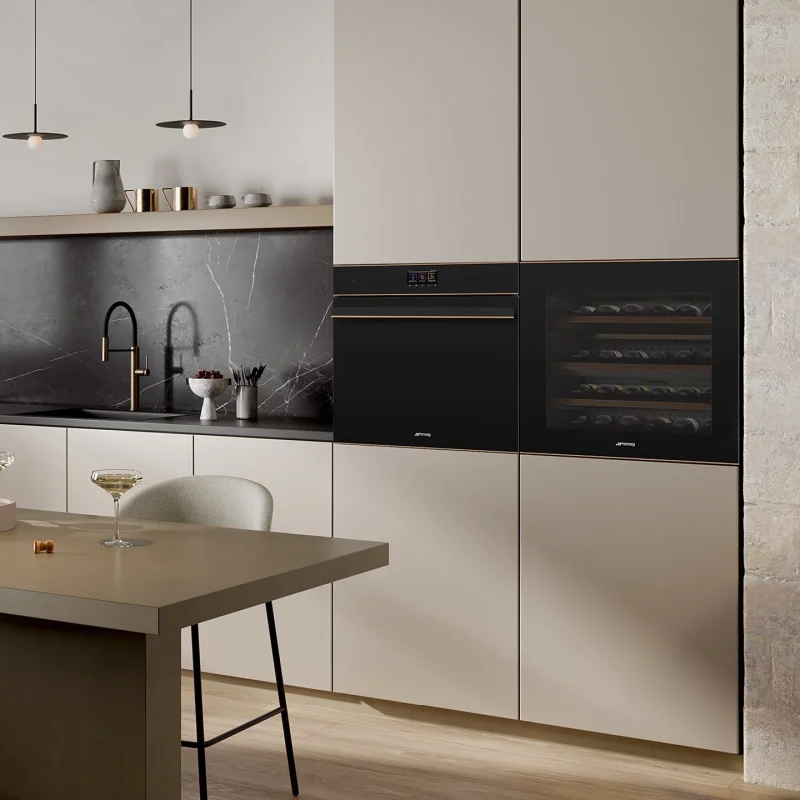 Виноохладители Виноохладител за вграждане Smeg CVI629NR3