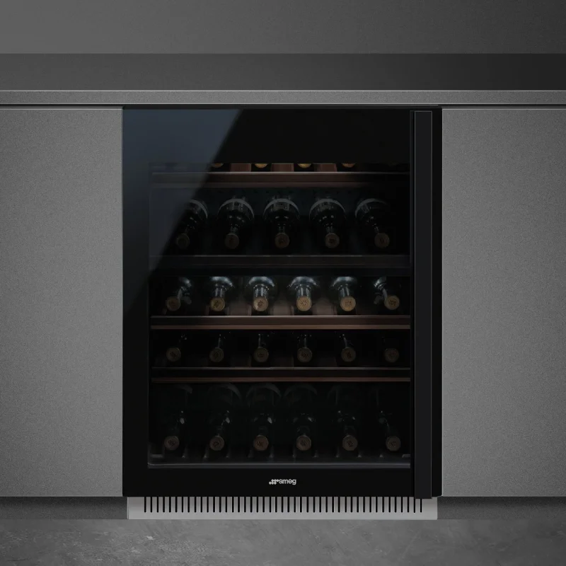 Виноохладители Виноохладител за вграждане Smeg CVI638LN3