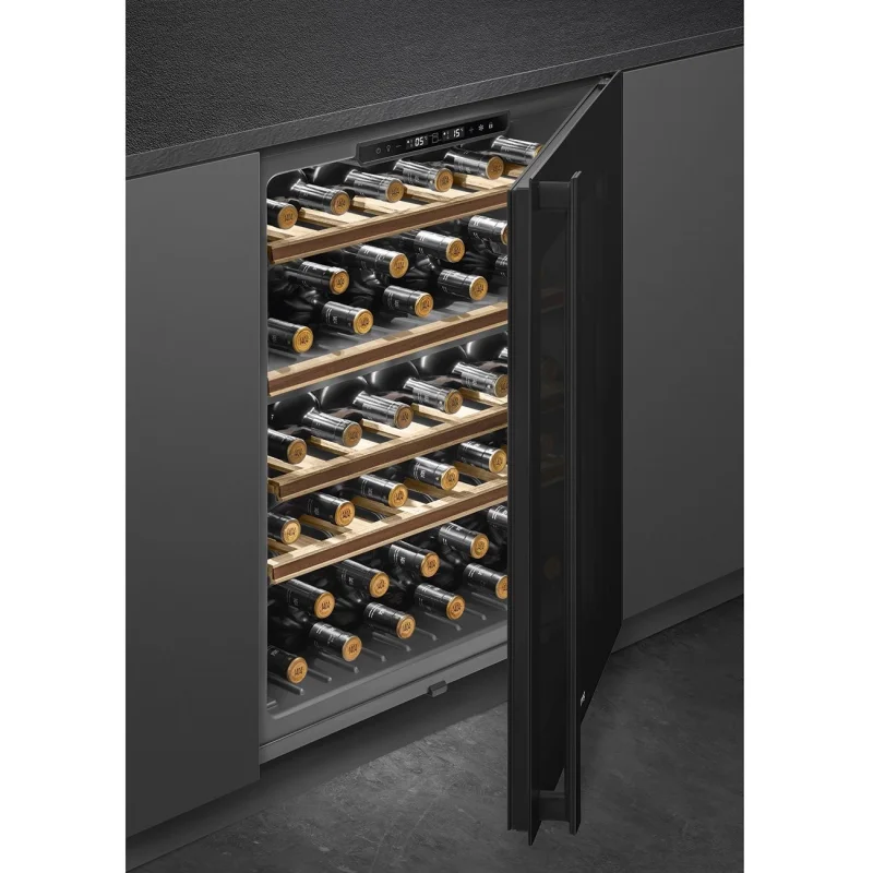 Виноохладители Виноохладител за вграждане Smeg CVI638RN3