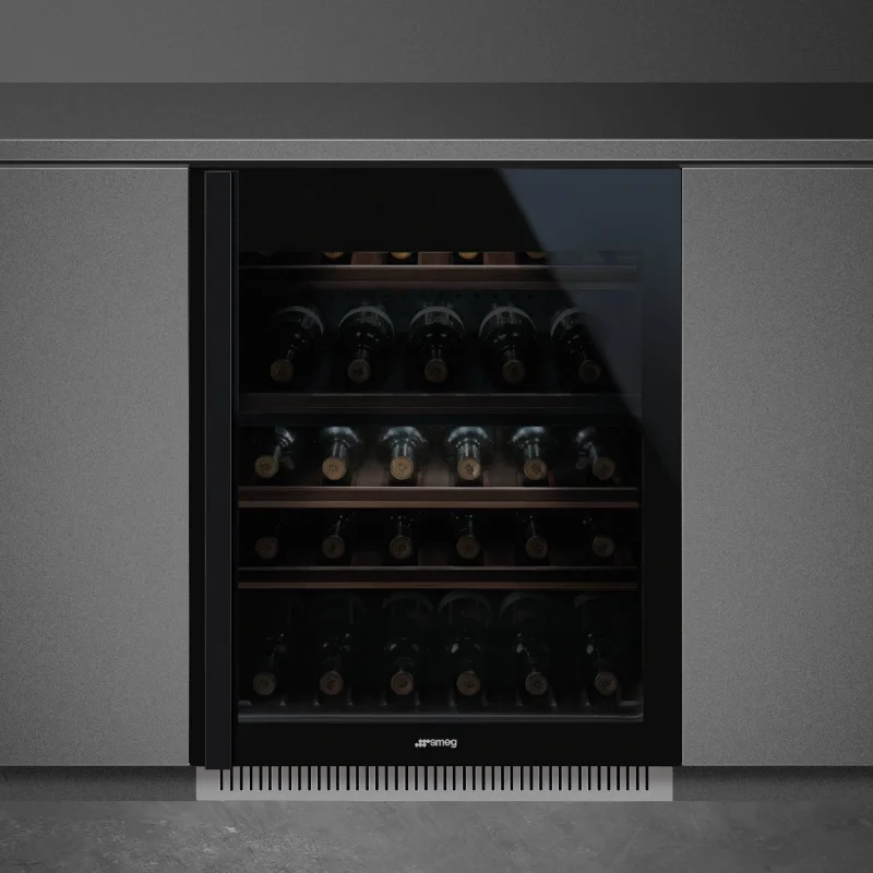 Виноохладители Виноохладител за вграждане Smeg CVI638RN3