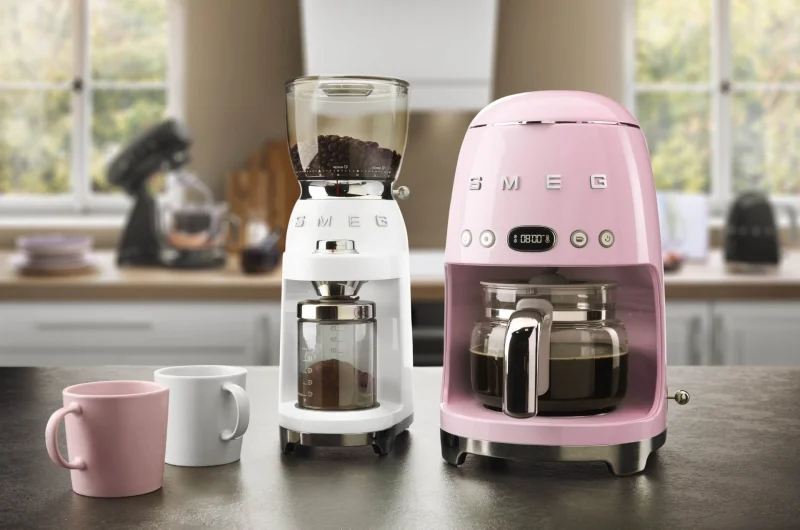 Кафемашини и кафеавтомати Филтърна кафемашина Smeg DCF02PKEU Розова