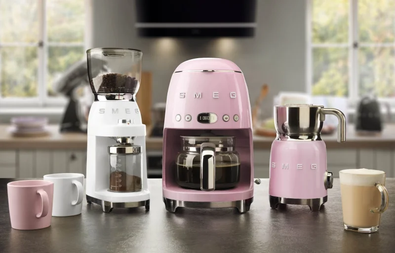Кафемашини и кафеавтомати Филтърна кафемашина Smeg DCF02PKEU Розова