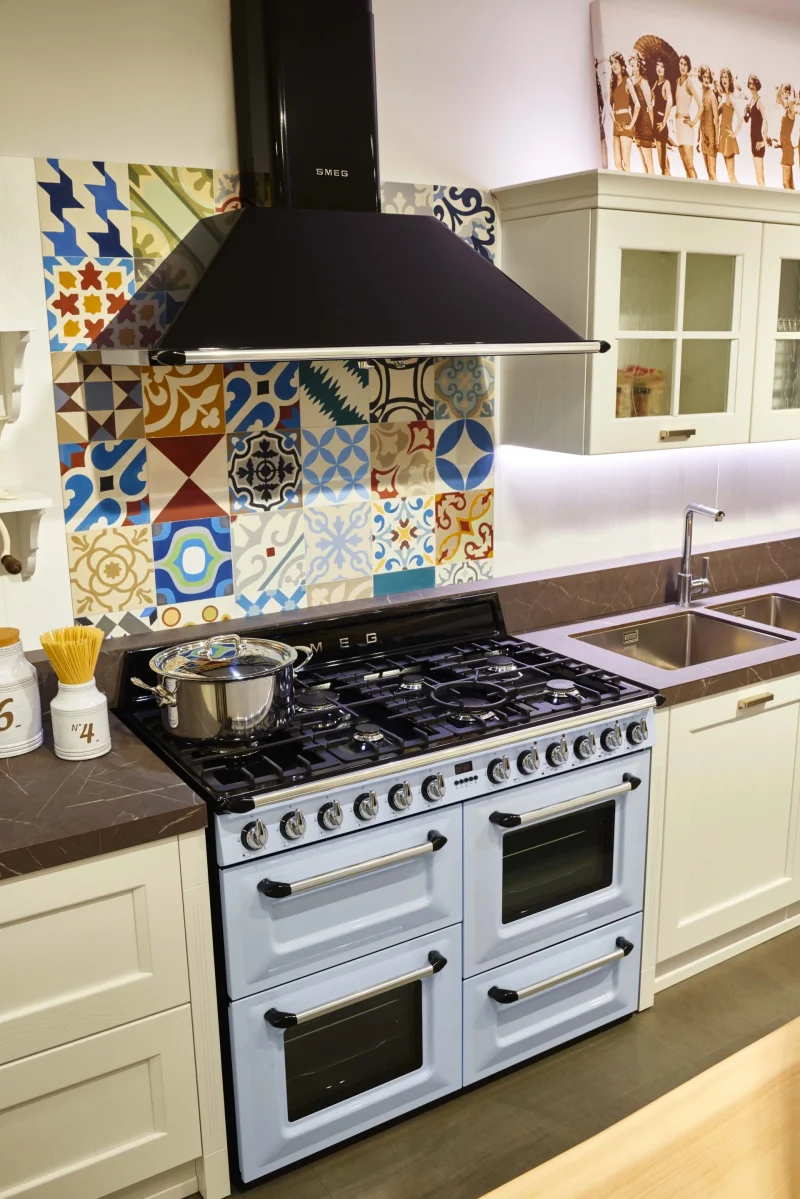 Аспиратори за стенен монтаж Аспиратор Smeg KT110BLE