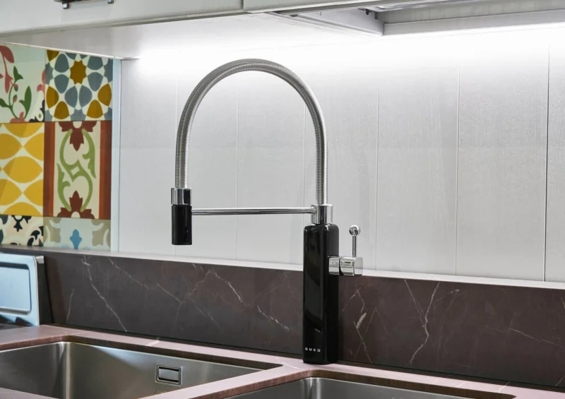 Мивки и смесители Полу-професионален смесител Smeg MDF50BL